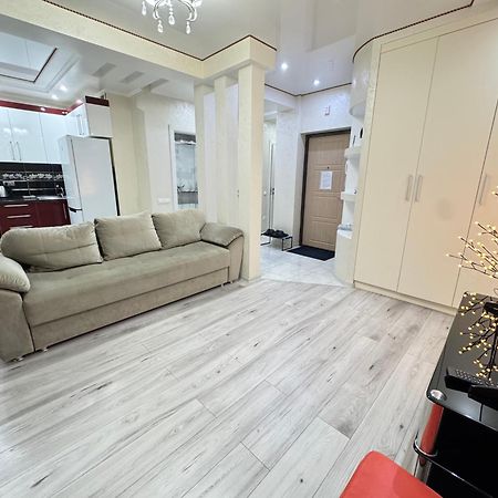 Two Bedroom Large Apartment In Kisinyov Kültér fotó