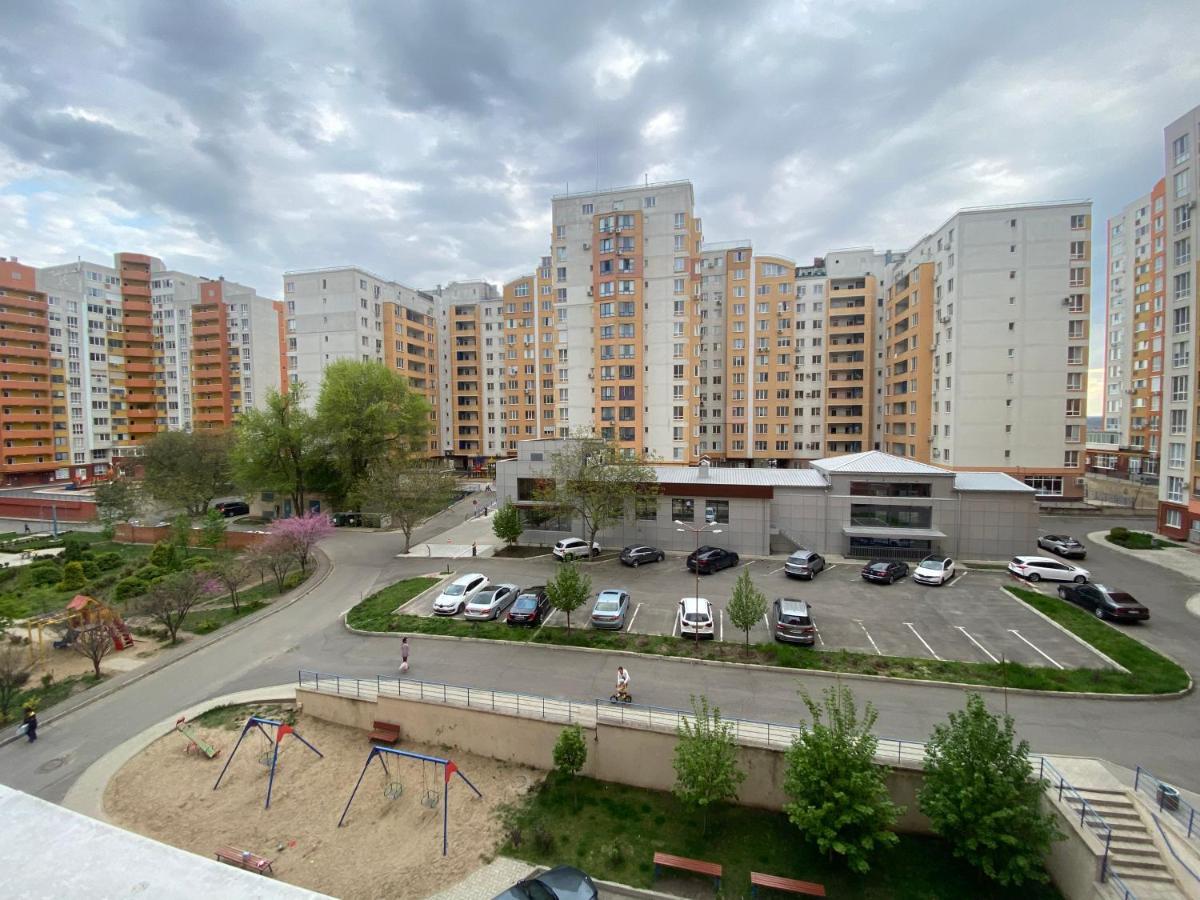Two Bedroom Large Apartment In Kisinyov Kültér fotó