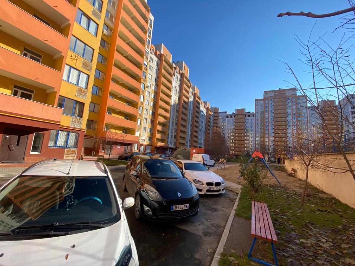 Two Bedroom Large Apartment In Kisinyov Kültér fotó