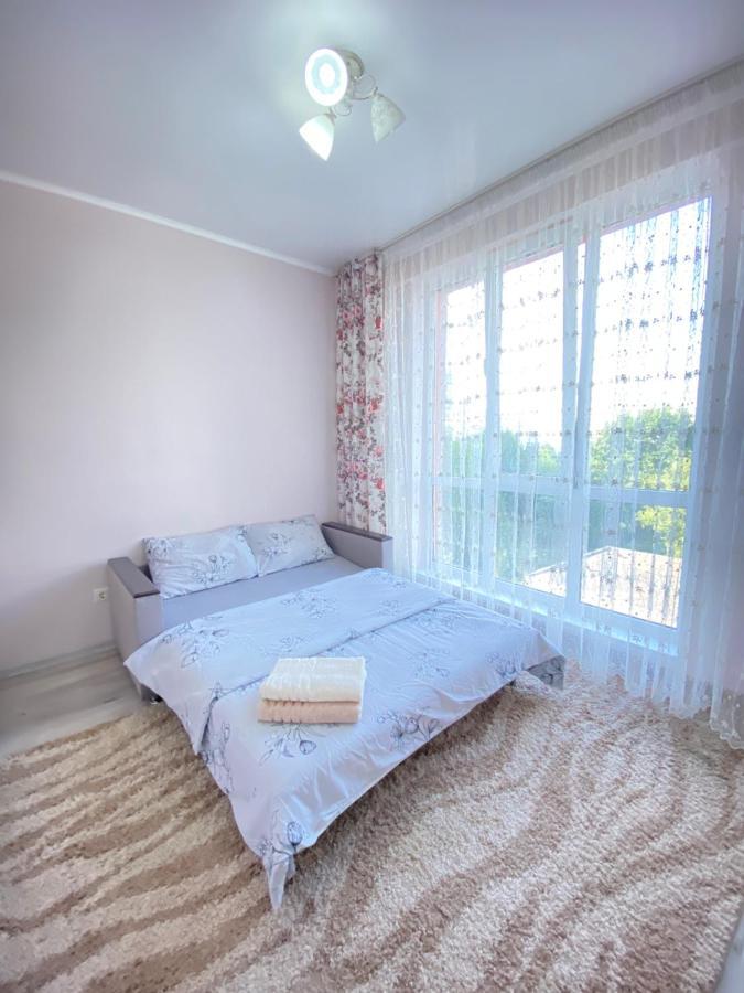 Two Bedroom Large Apartment In Kisinyov Kültér fotó