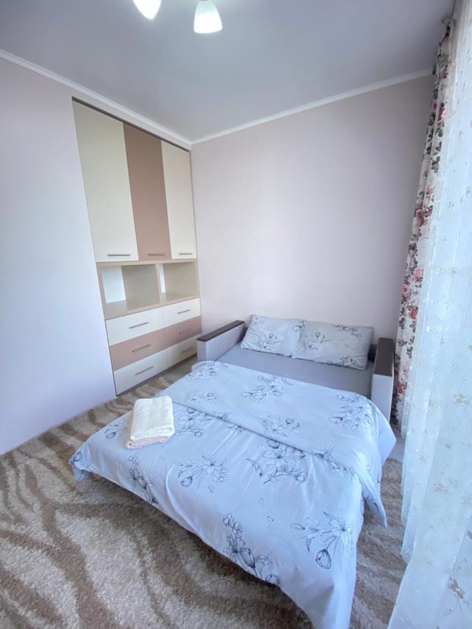 Two Bedroom Large Apartment In Kisinyov Kültér fotó