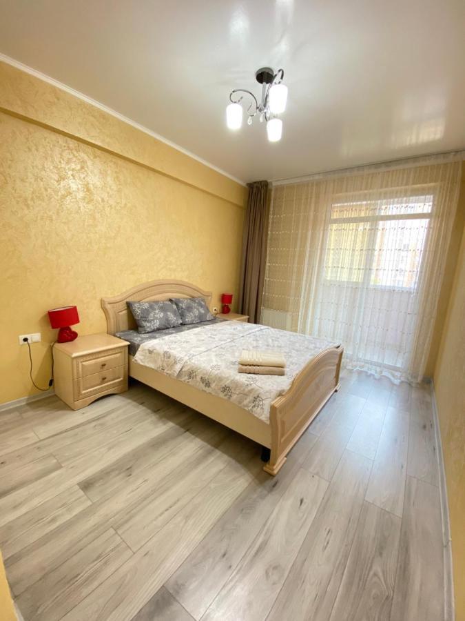 Two Bedroom Large Apartment In Kisinyov Kültér fotó