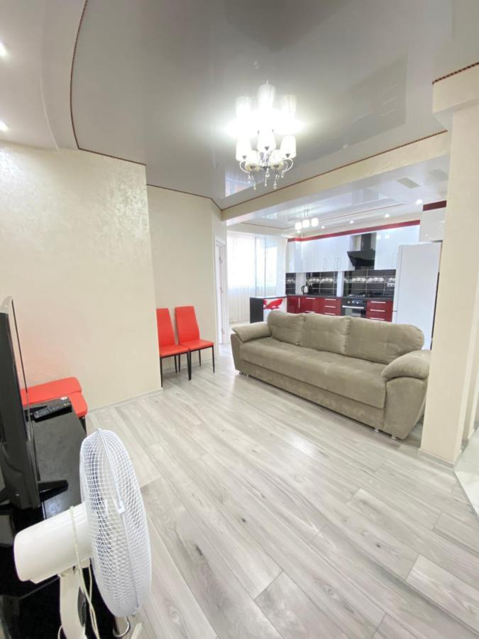 Two Bedroom Large Apartment In Kisinyov Kültér fotó