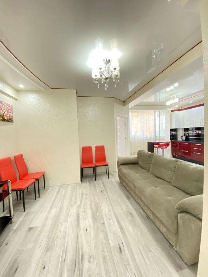 Two Bedroom Large Apartment In Kisinyov Kültér fotó