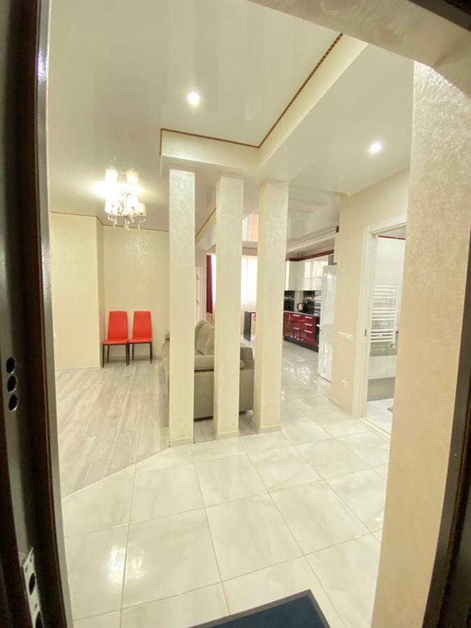 Two Bedroom Large Apartment In Kisinyov Kültér fotó
