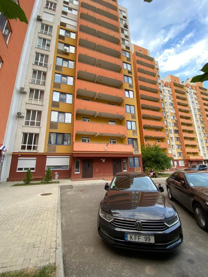 Two Bedroom Large Apartment In Kisinyov Kültér fotó