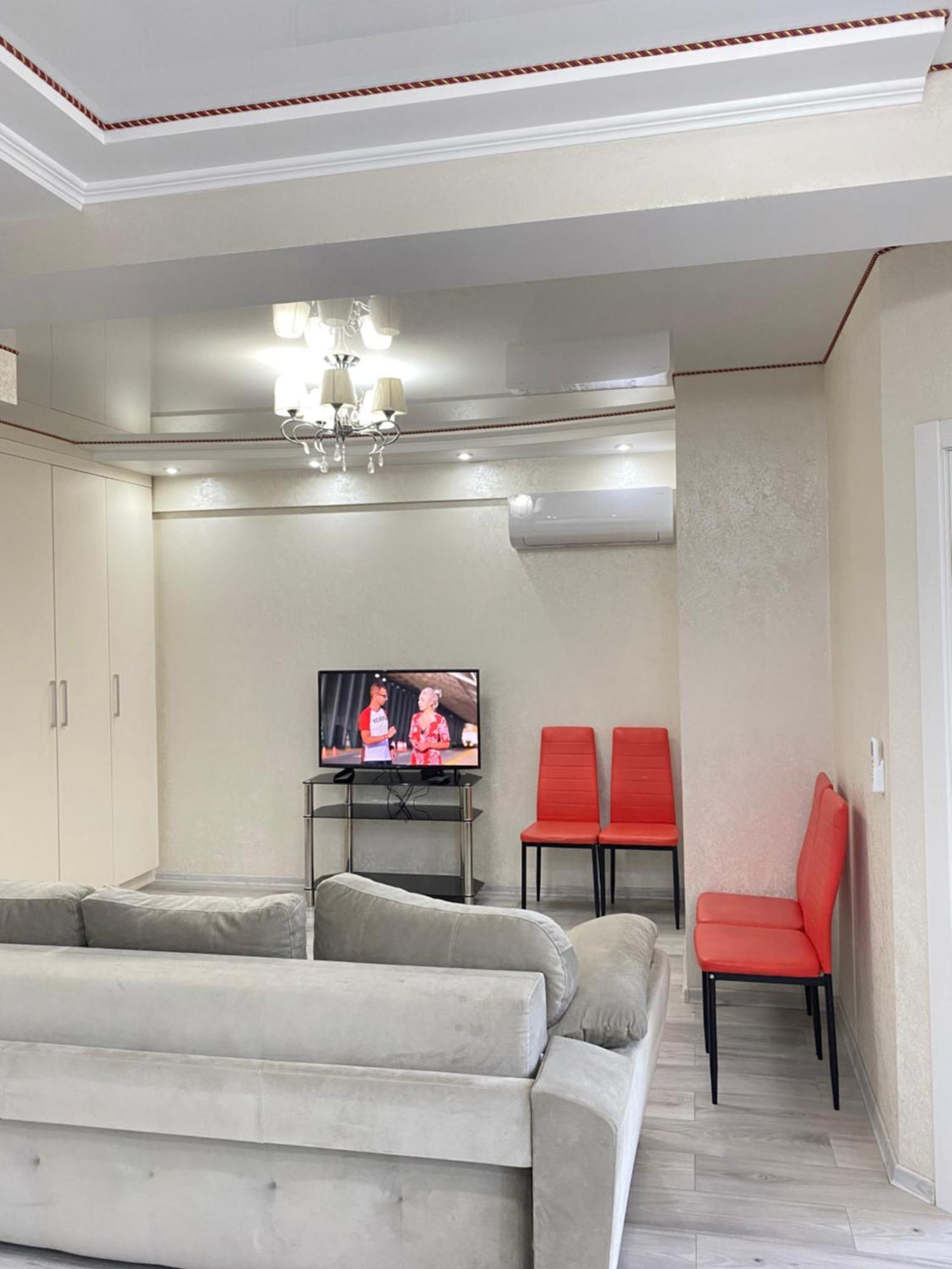 Two Bedroom Large Apartment In Kisinyov Kültér fotó