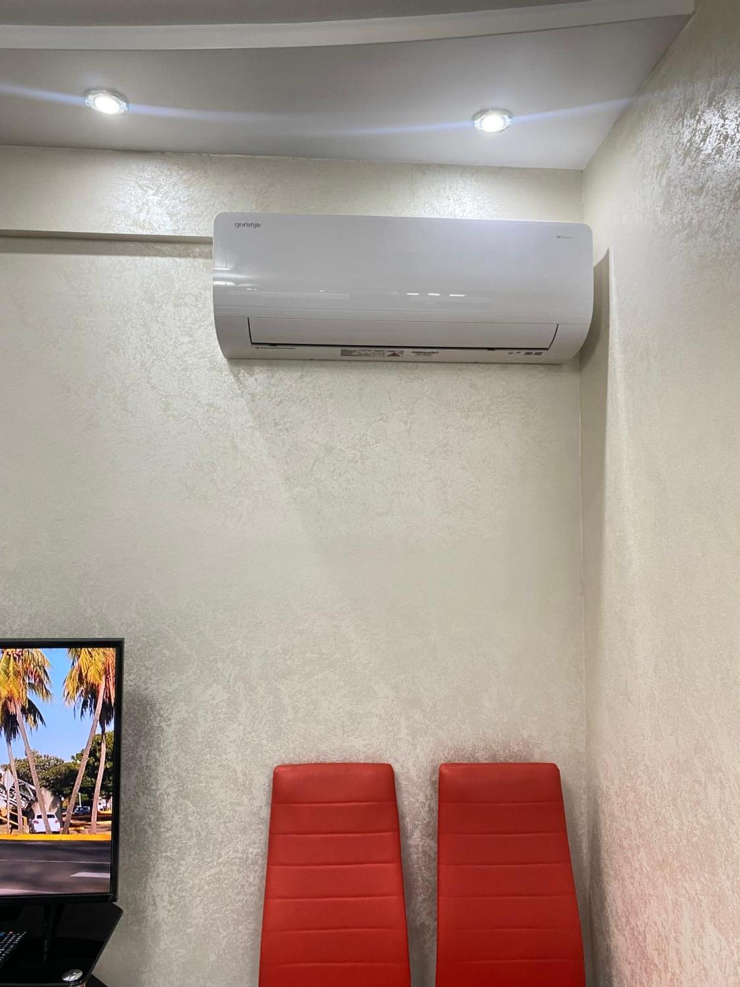 Two Bedroom Large Apartment In Kisinyov Kültér fotó