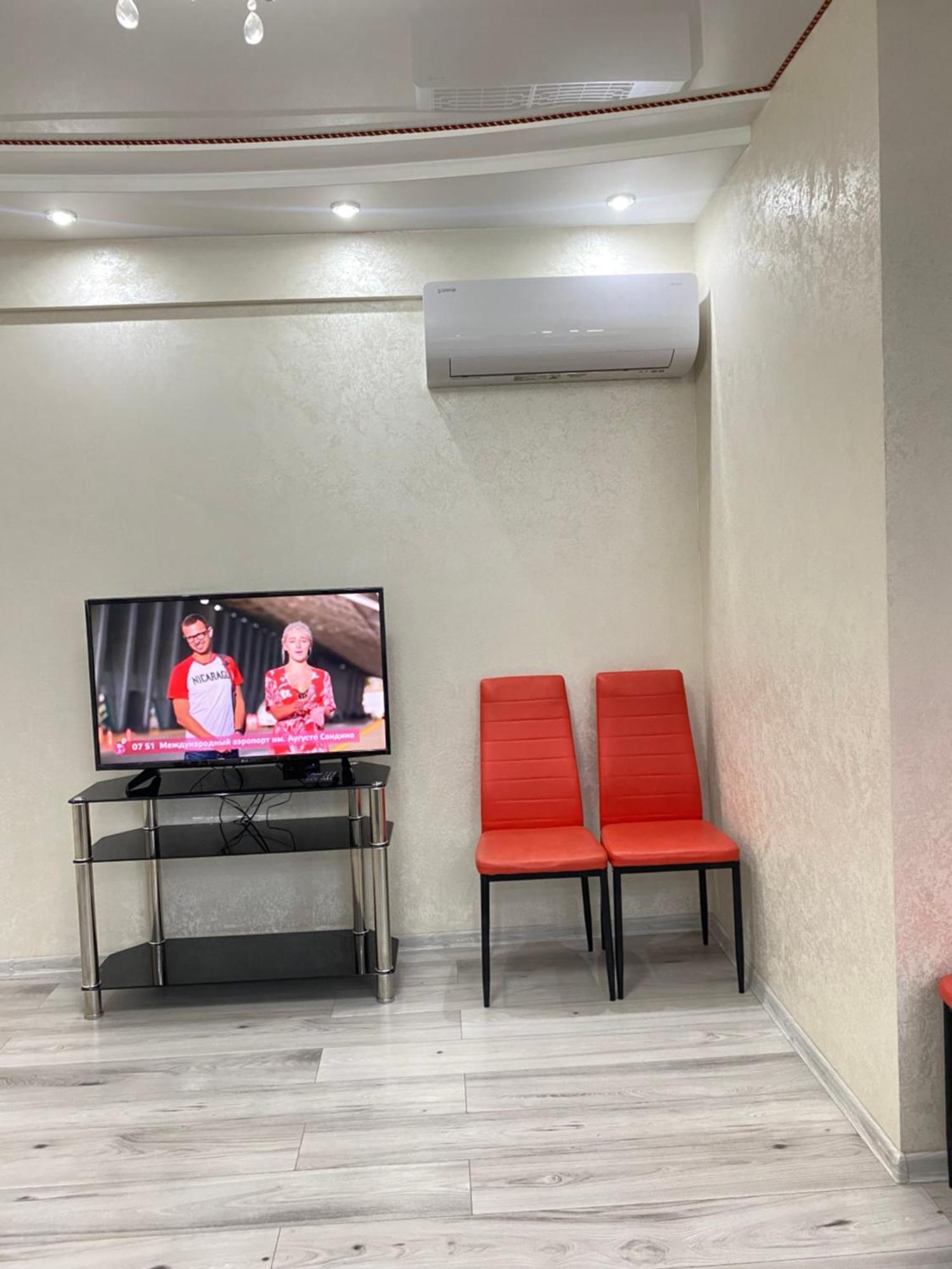 Two Bedroom Large Apartment In Kisinyov Kültér fotó